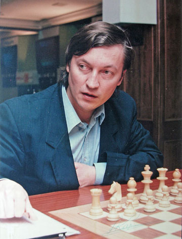 Xadrez é arte - Anatoly Karpov jogando xadrez em partidas simultâneas com  crianças na Rússia! Foto: Anatoly Karpov